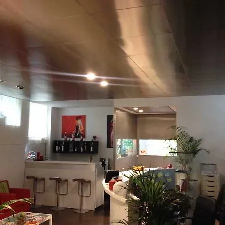Angi 3*