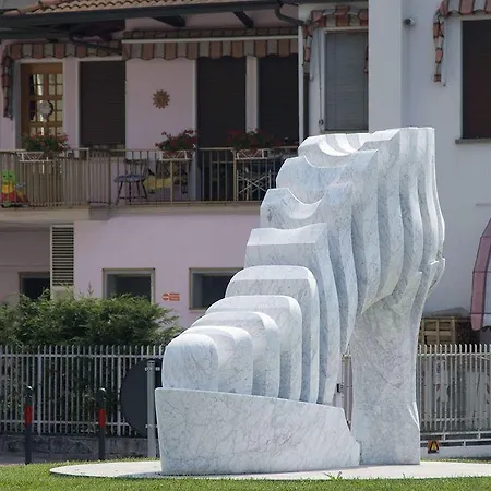 Angi Hotel