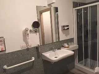 Angi 3*
